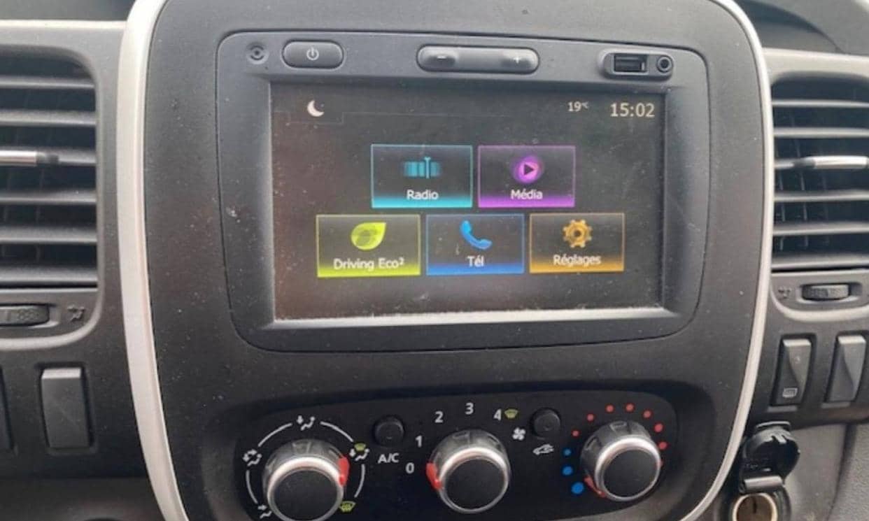 Renault TRAFIC III — photo 14