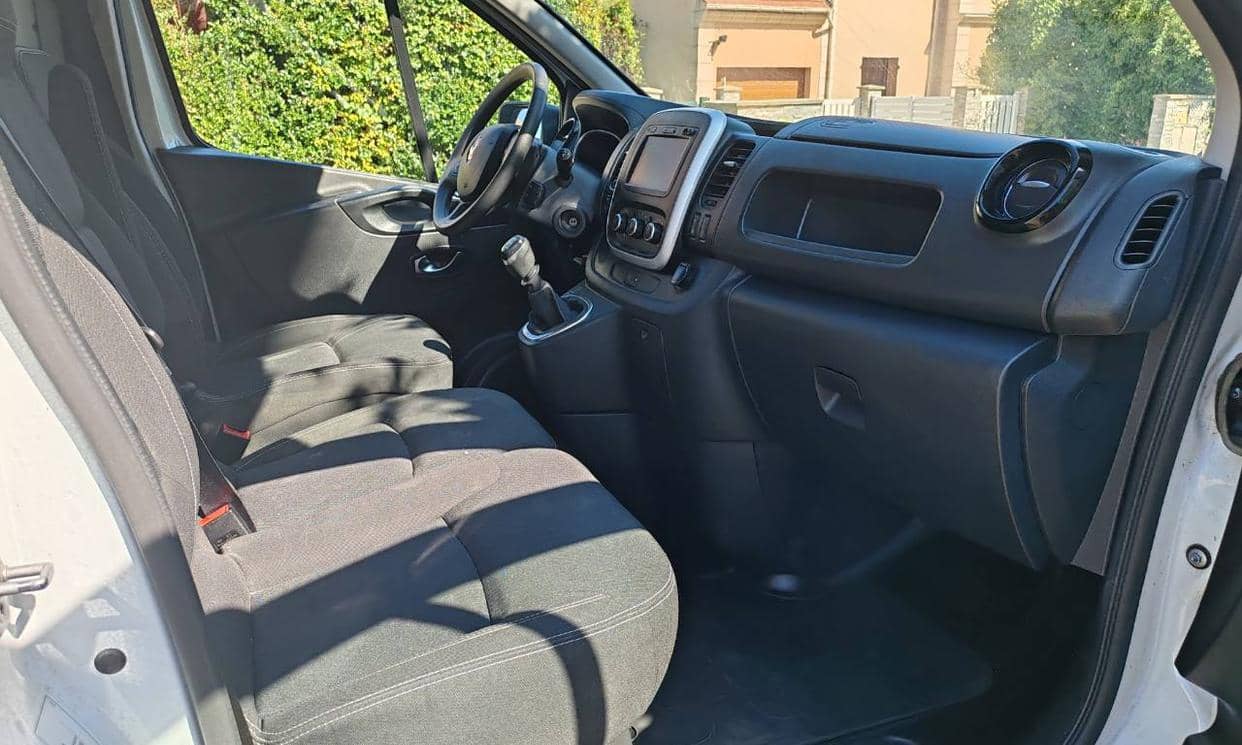 Renault TRAFIC III — photo 16