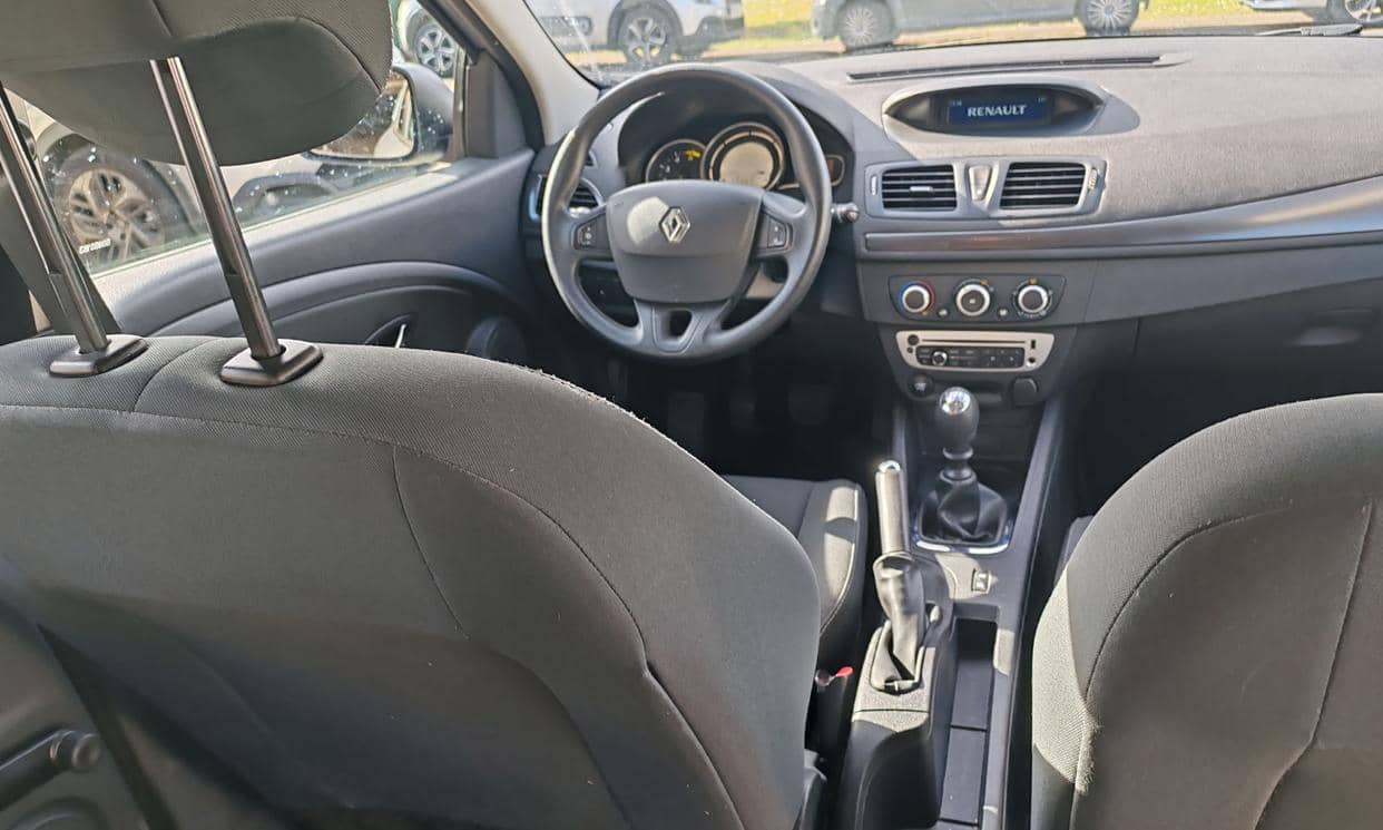 Renault MEGANE III — photo 18