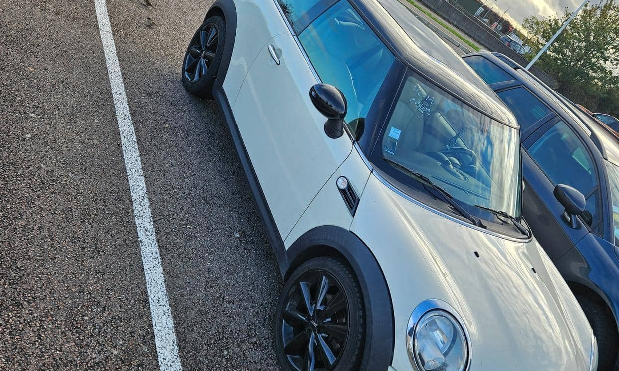 MINI HATCH — photo 2