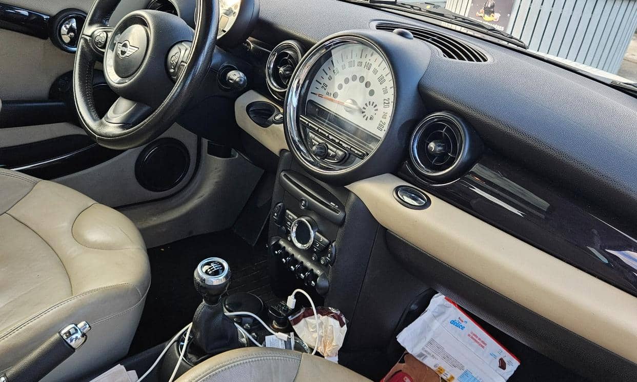 MINI HATCH — photo 4