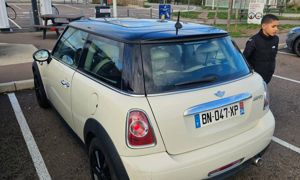 MINI HATCH — photo 3