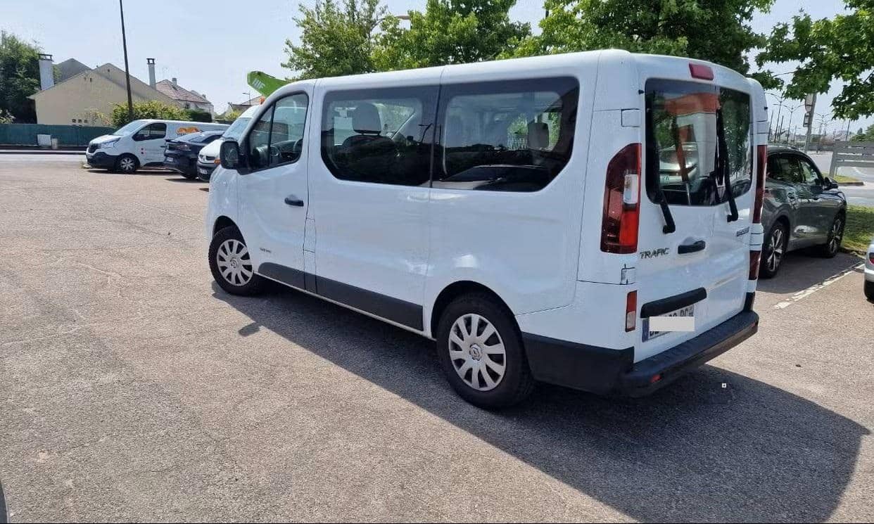 Renault TRAFIC III — photo 2