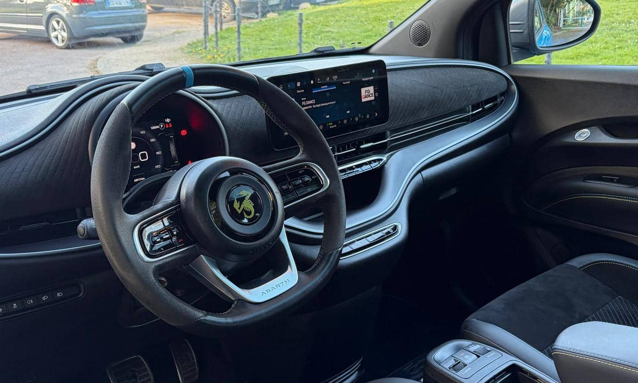 Abarth 500e — photo 9
