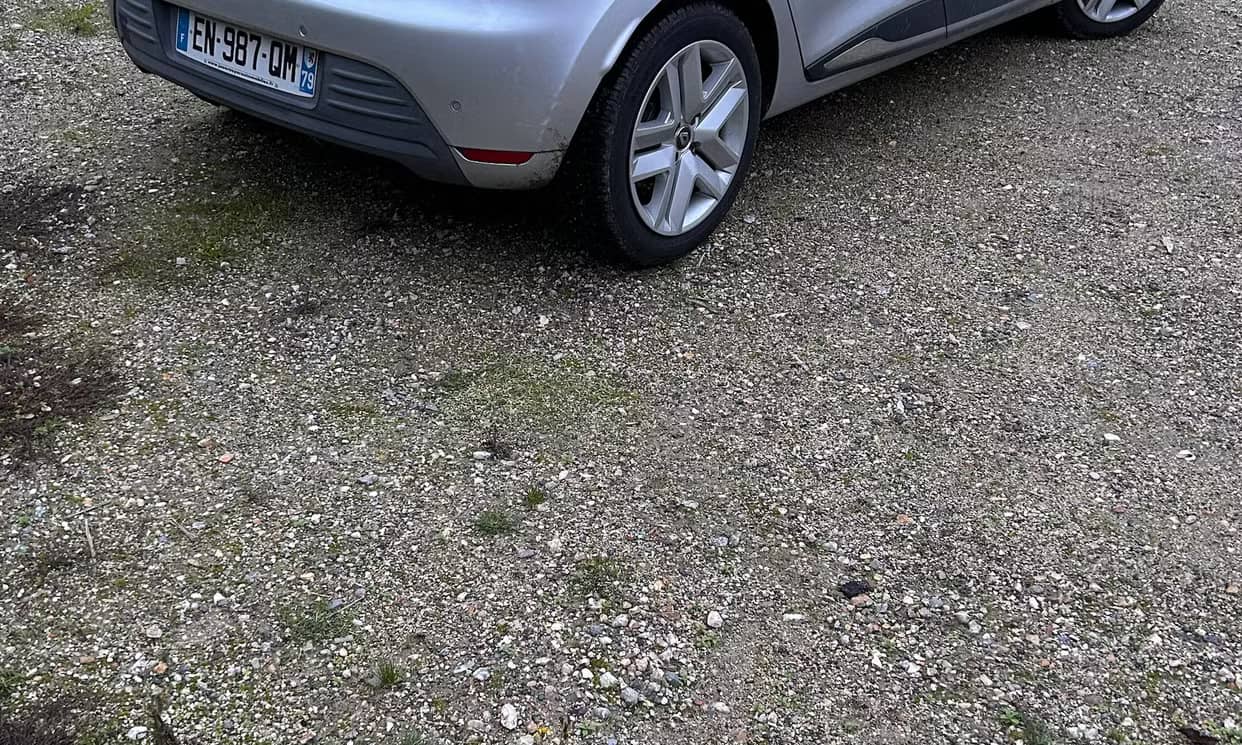 Renault CLIO IV — photo 12