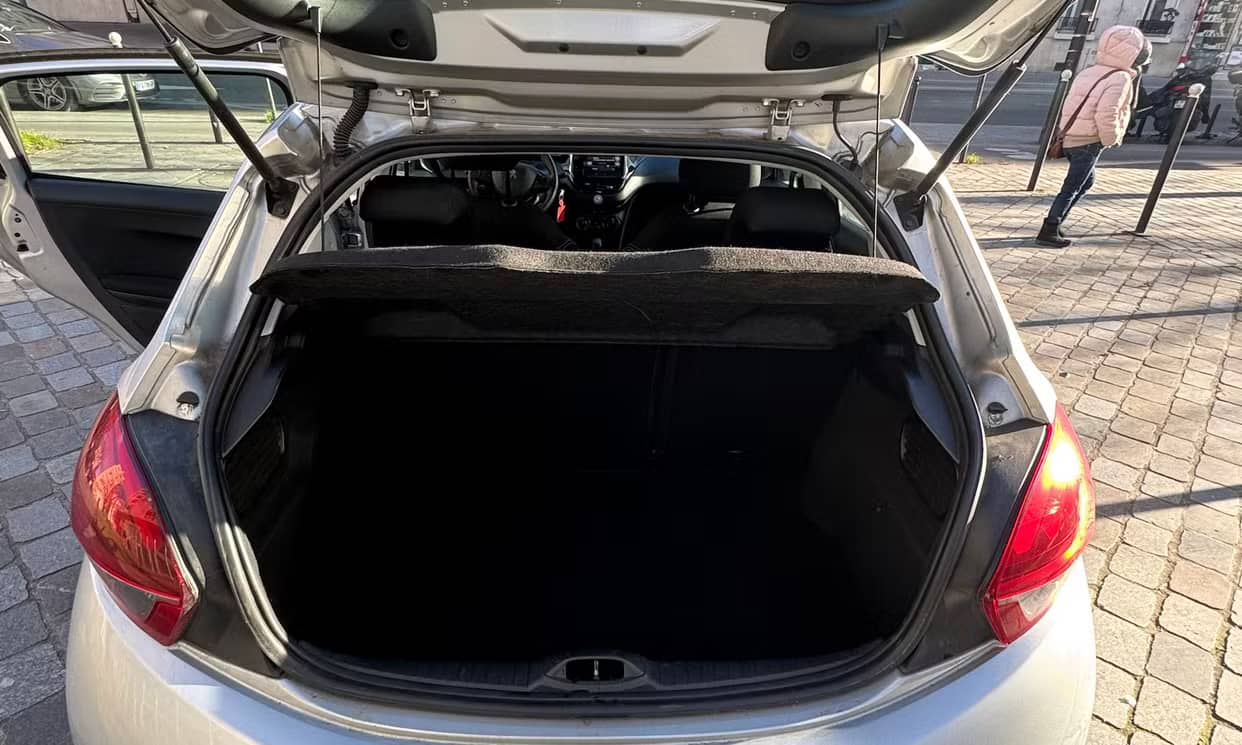 Peugeot 208 — photo 7