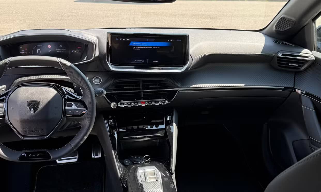 Peugeot 208 — photo 3