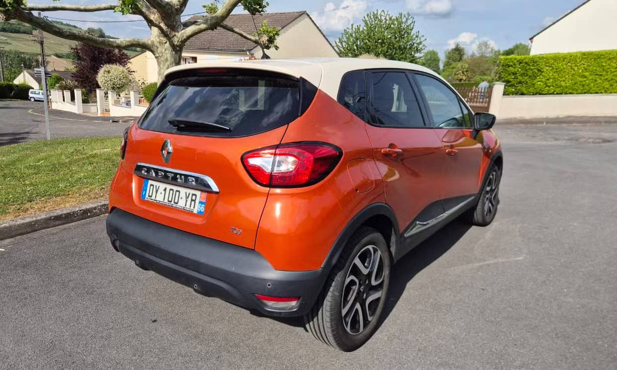 Renault CAPTUR — photo 2