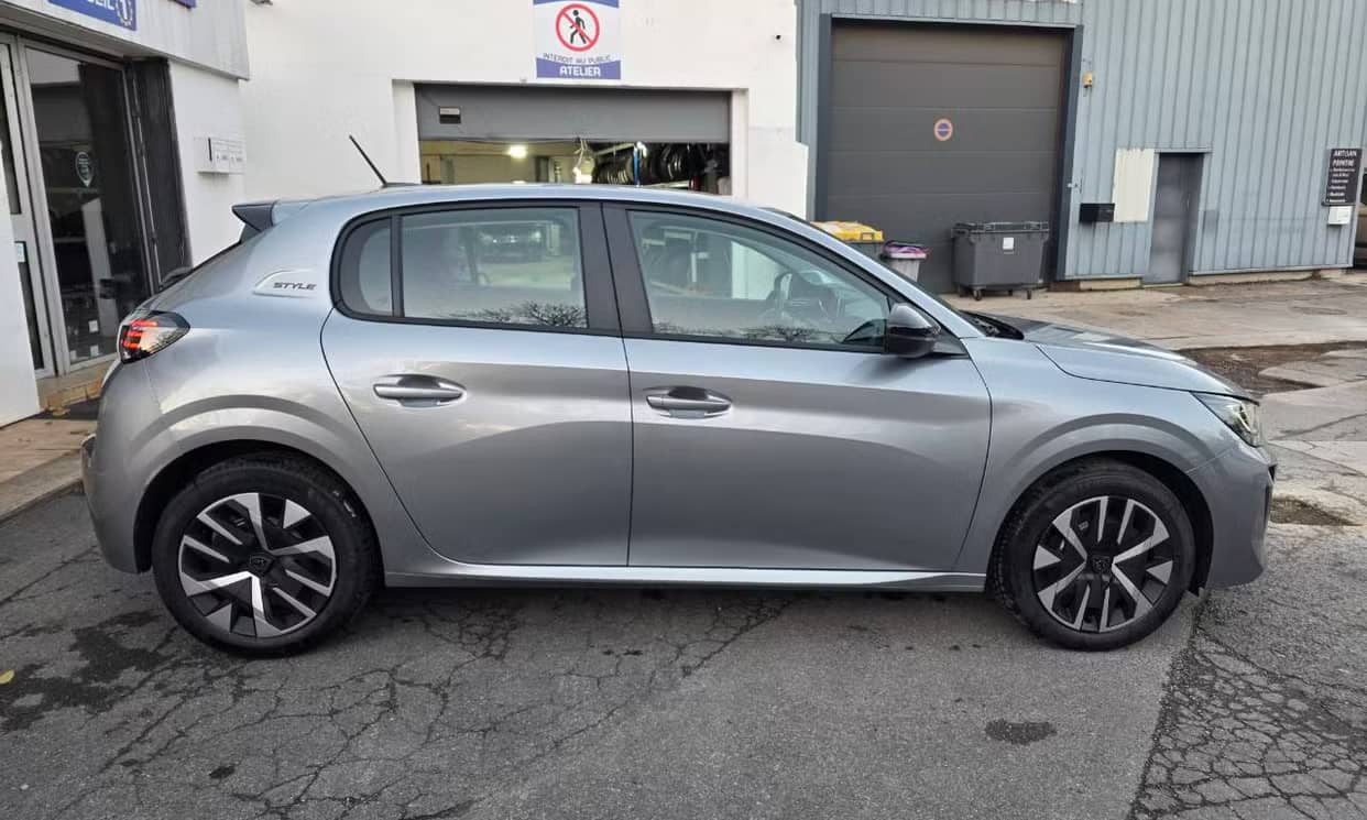 Peugeot 208 — photo 11