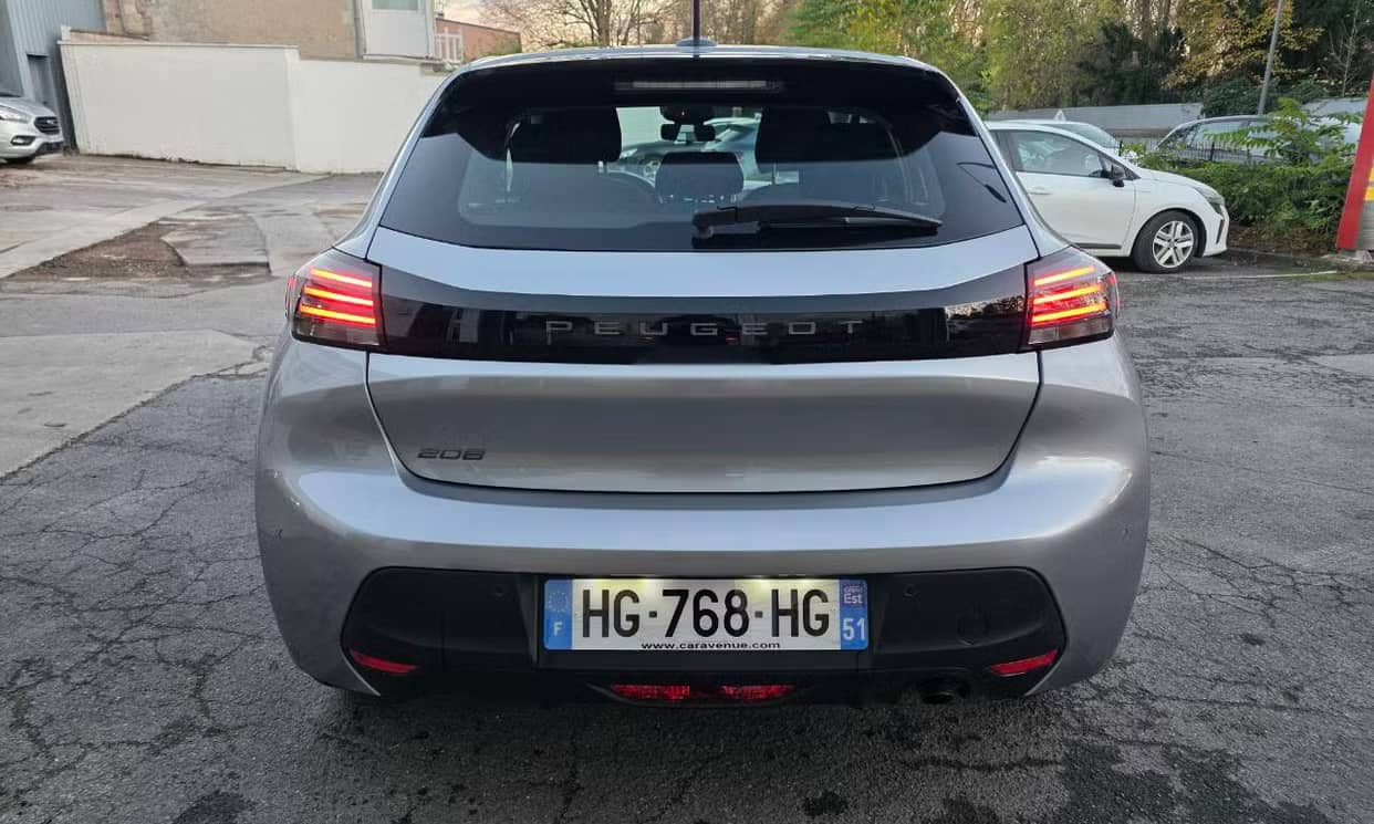 Peugeot 208 — photo 13