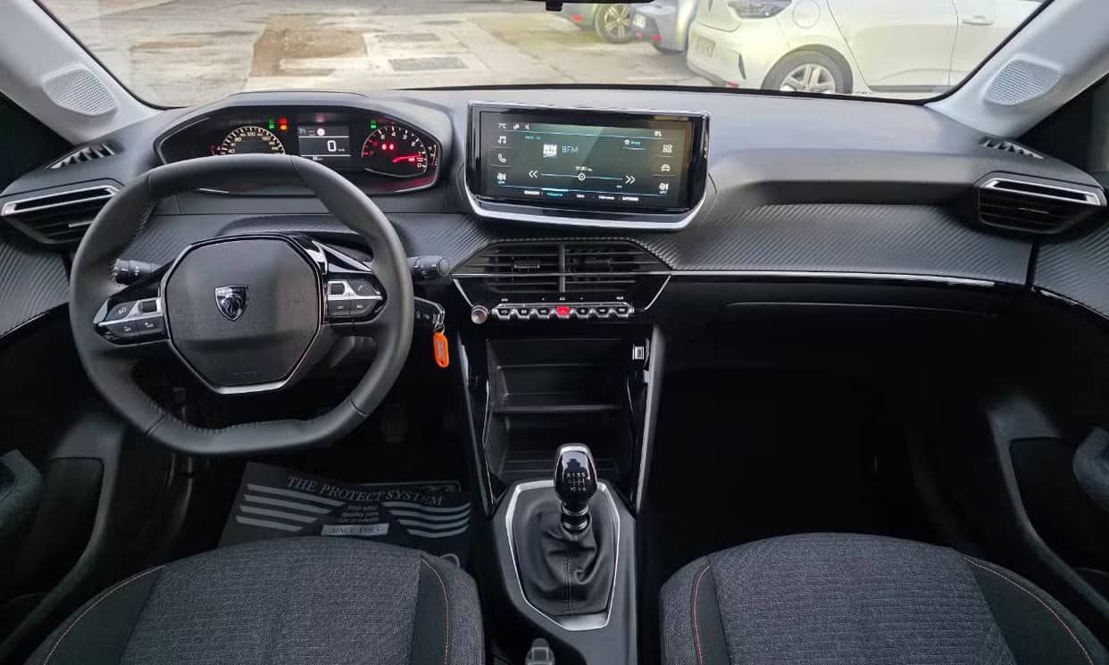 Peugeot 208 — photo 9
