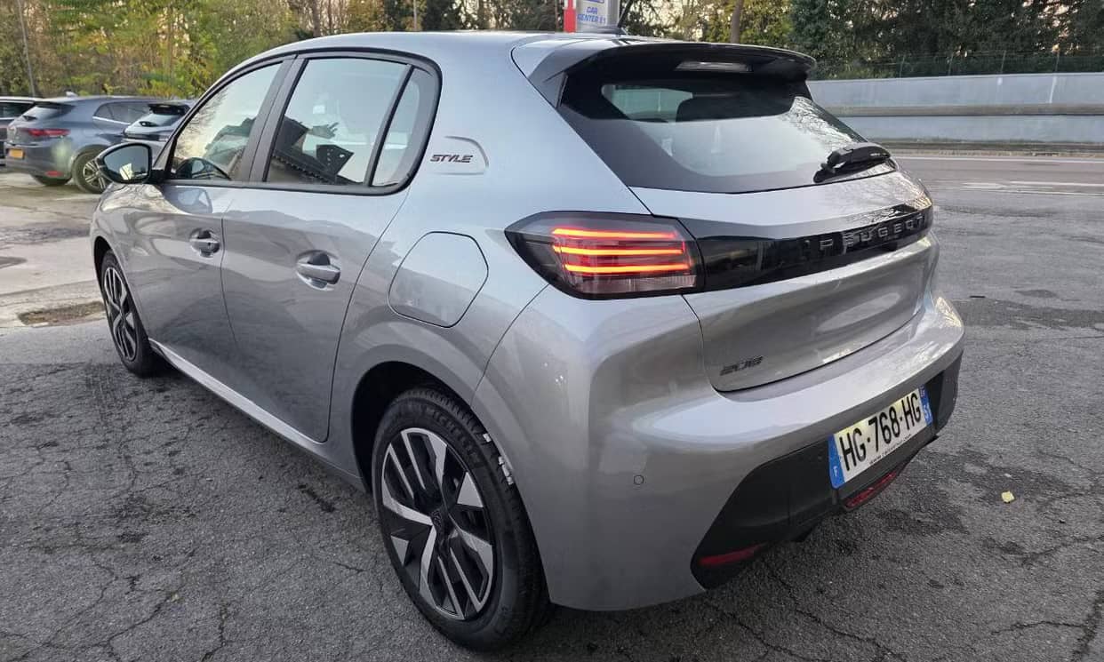 Peugeot 208 — photo 14