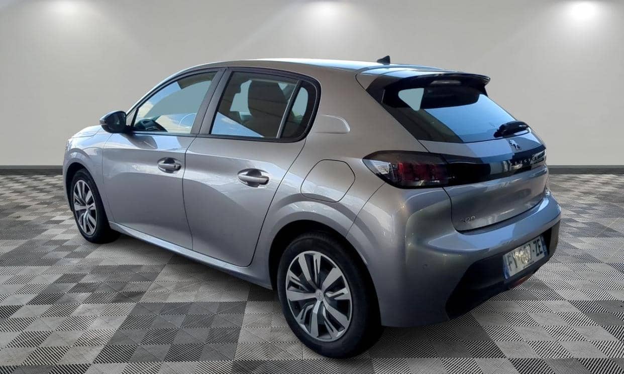 Peugeot 208 — photo 2