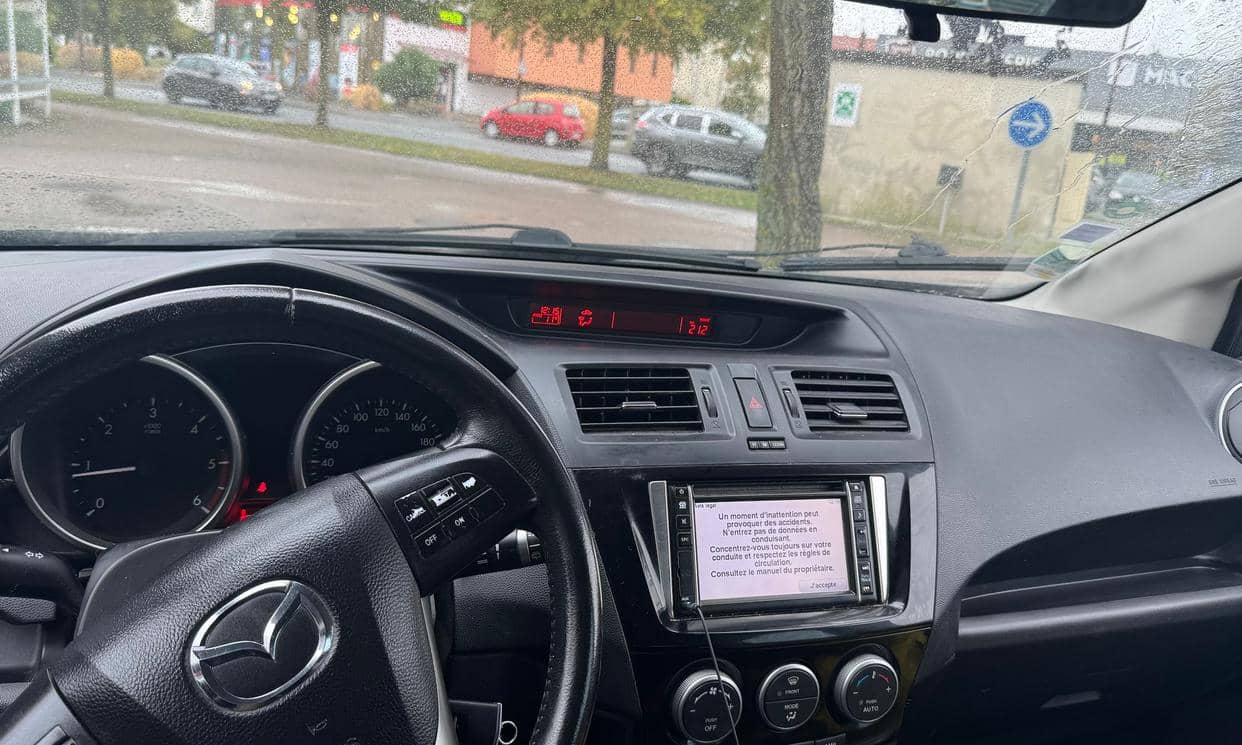 Mazda MAZDA5 — photo 9