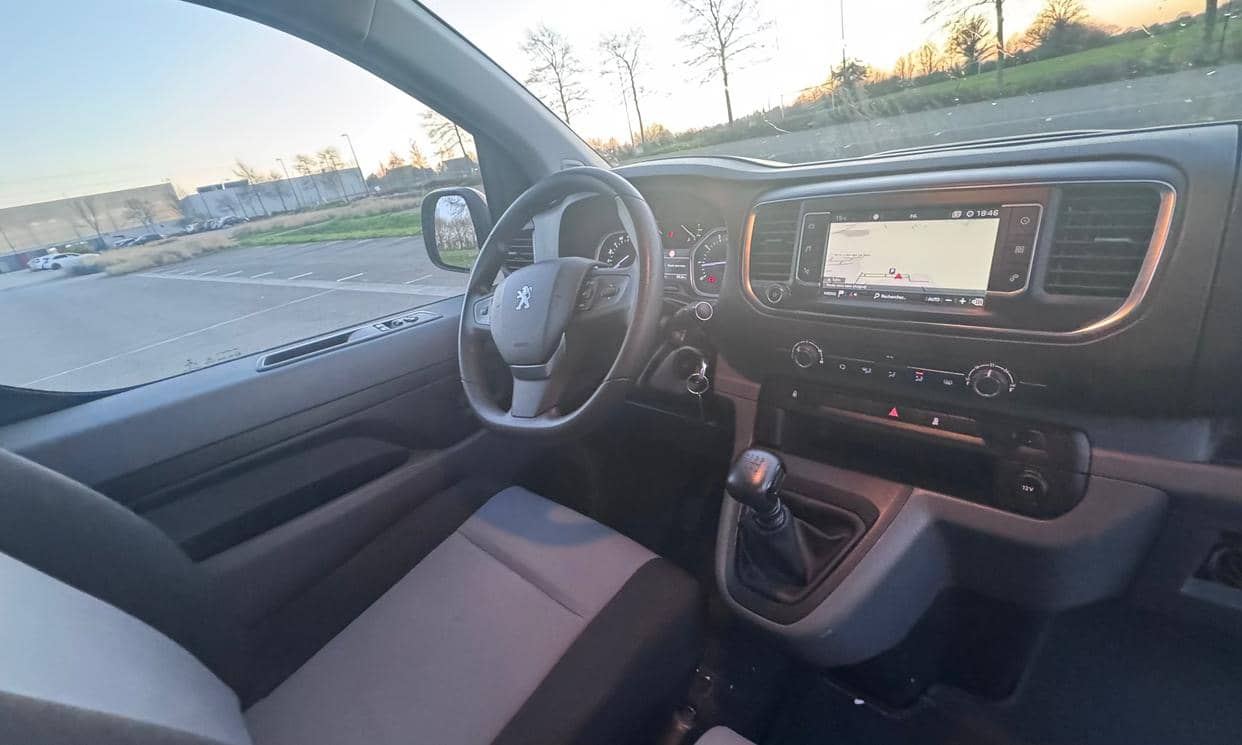 Peugeot TRAVELLER — photo 12