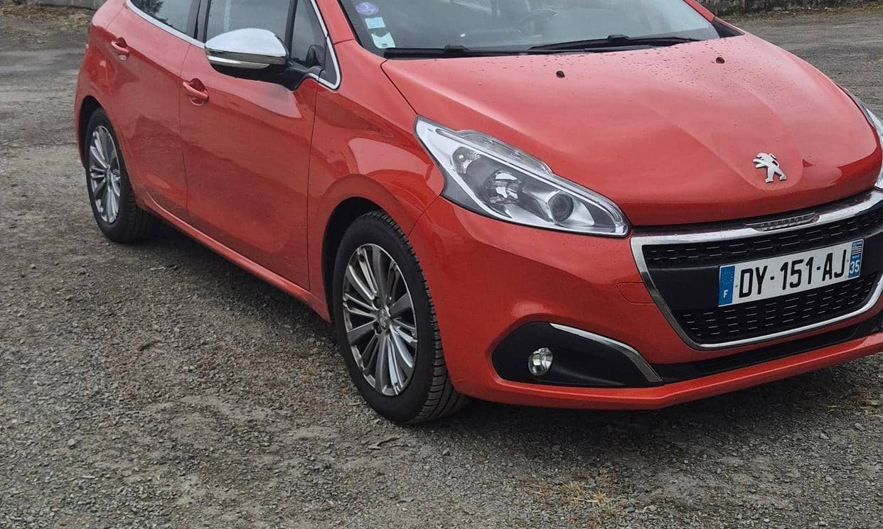 Peugeot 208 — photo 2