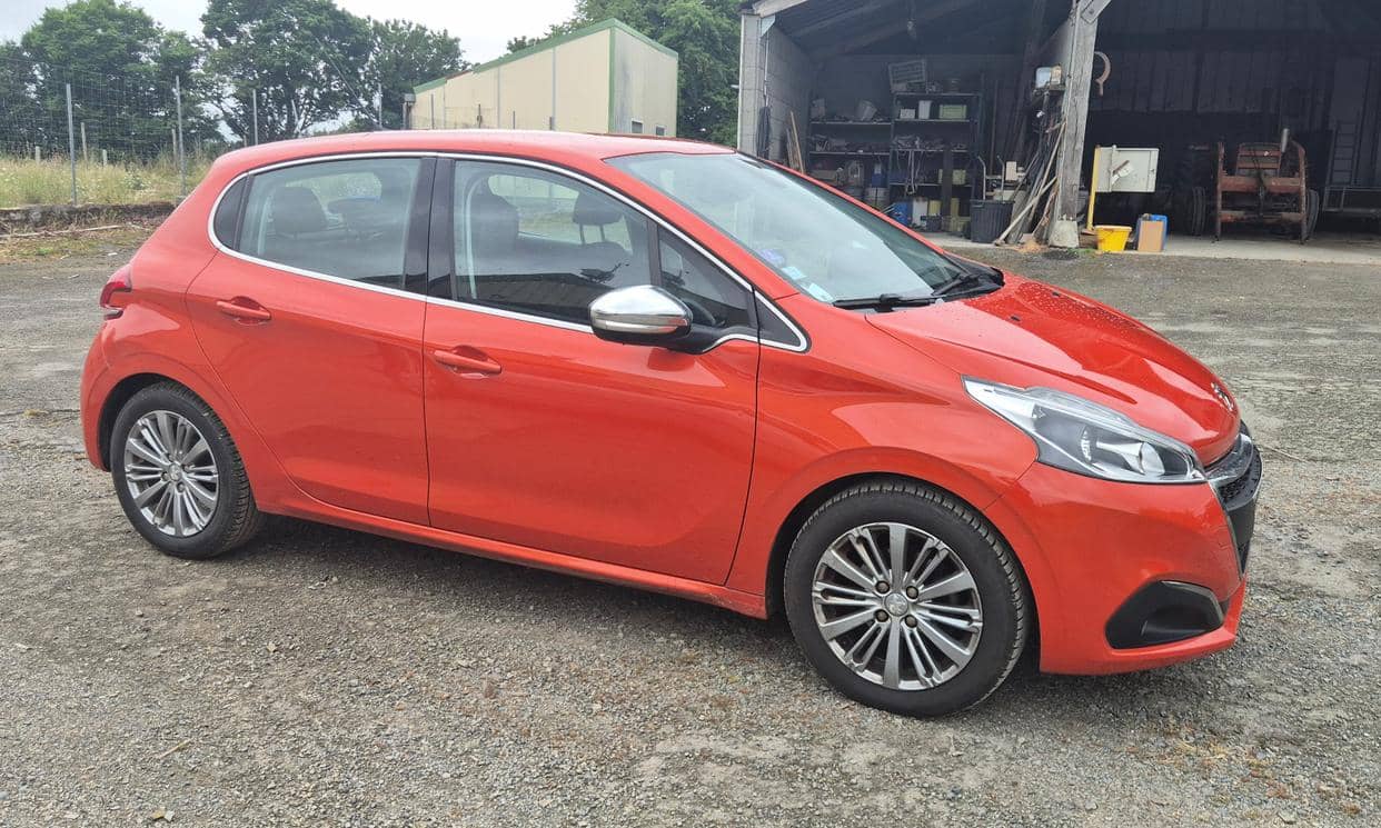 Peugeot 208 — photo 3
