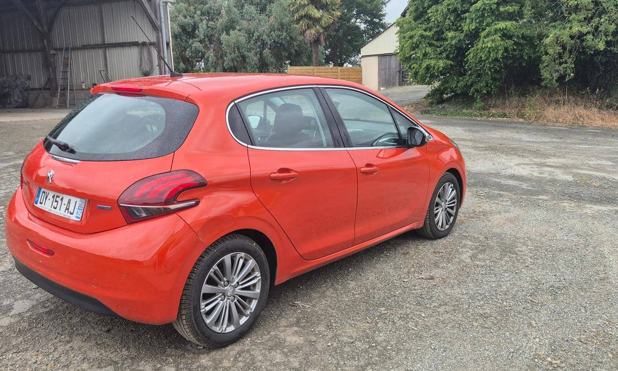 Peugeot 208 — photo 4