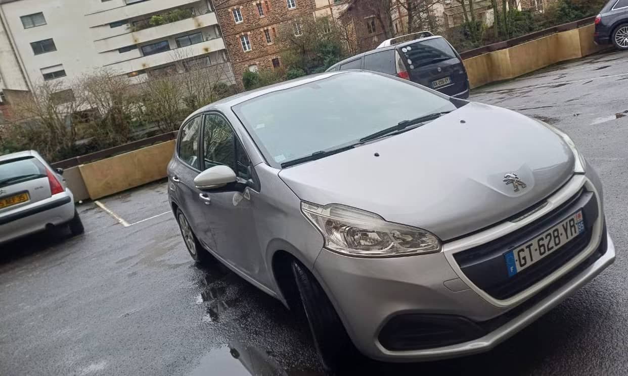 Peugeot 208 — photo 12