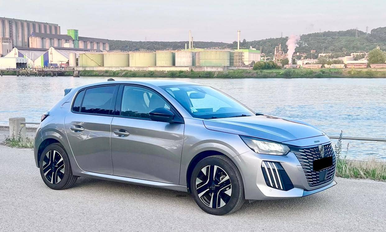 Peugeot 208 — photo 2