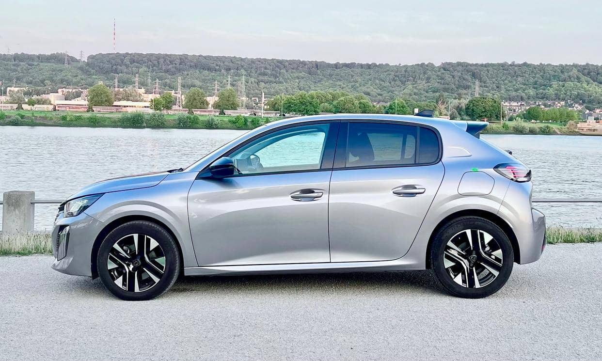 Peugeot 208 — photo 3