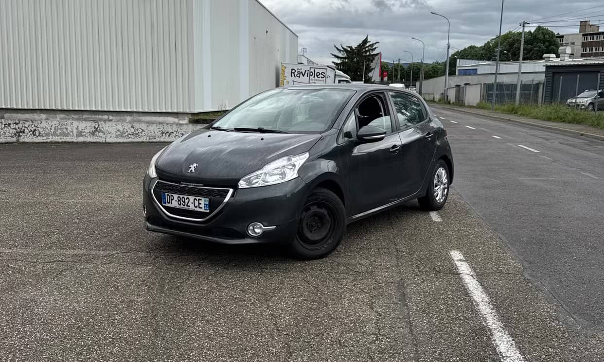 Peugeot 208 — photo 11