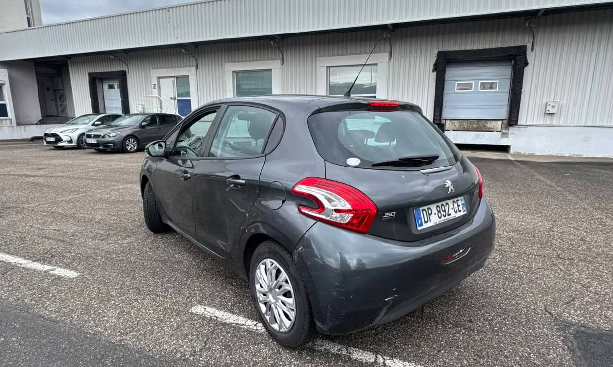 Peugeot 208 — photo 6