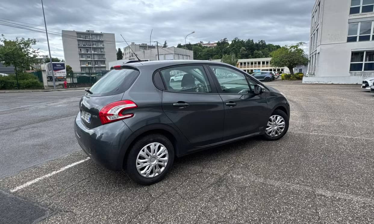 Peugeot 208 — photo 8