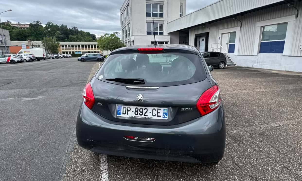 Peugeot 208 — photo 7