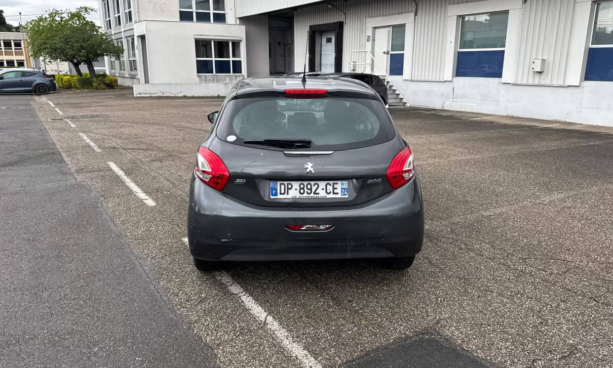 Peugeot 208 — photo 14