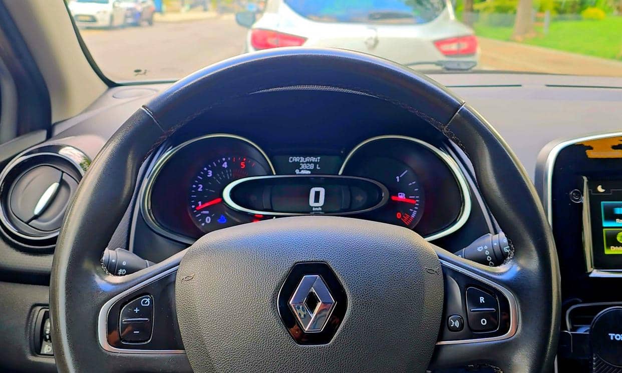 Renault CLIO IV — photo 11