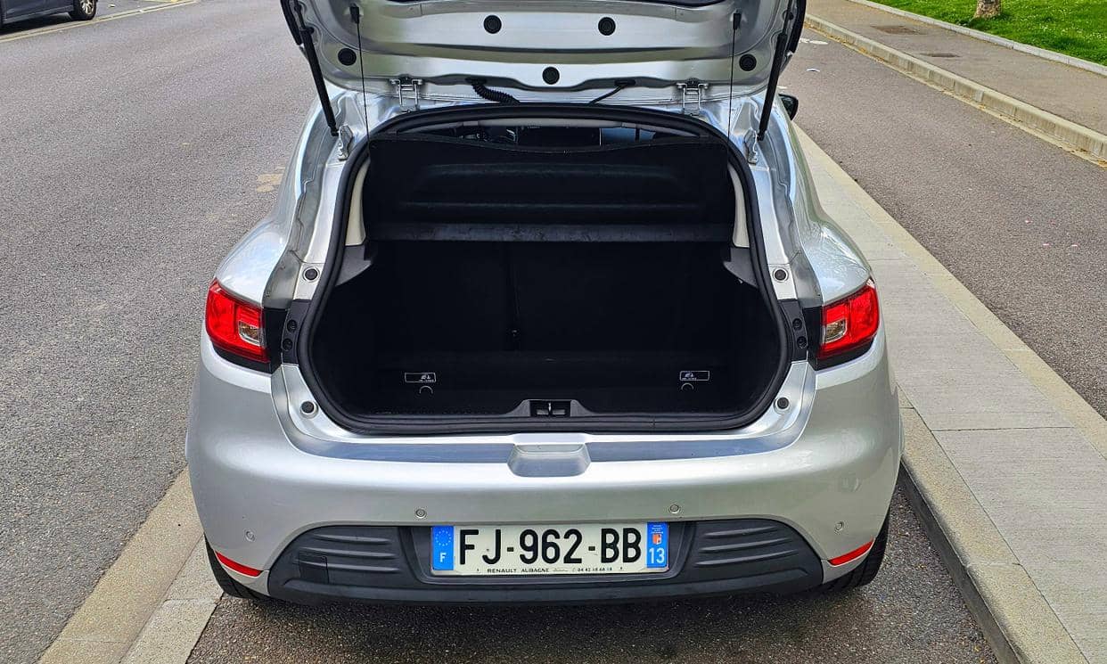 Renault CLIO IV — photo 14