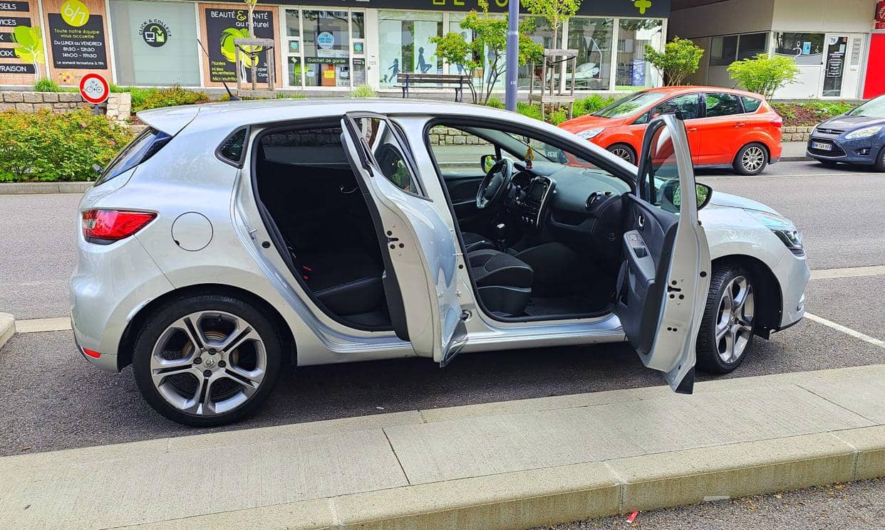 Renault CLIO IV — photo 15