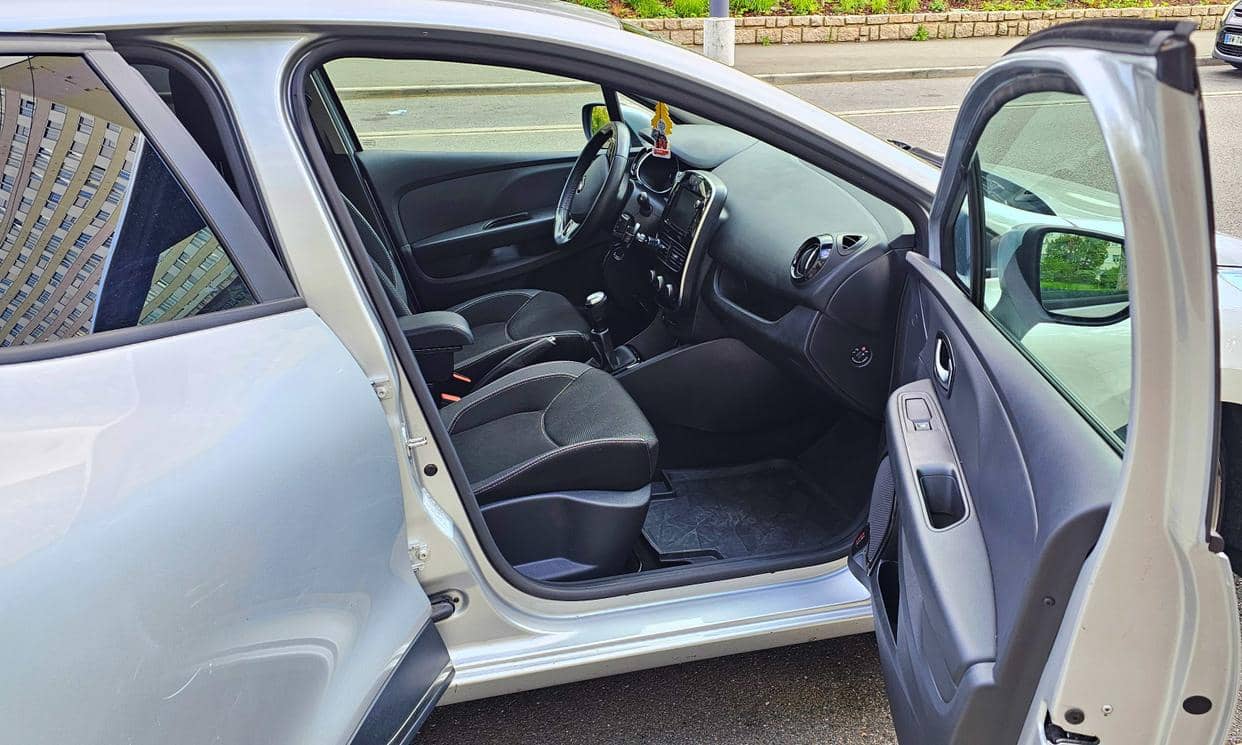Renault CLIO IV — photo 16