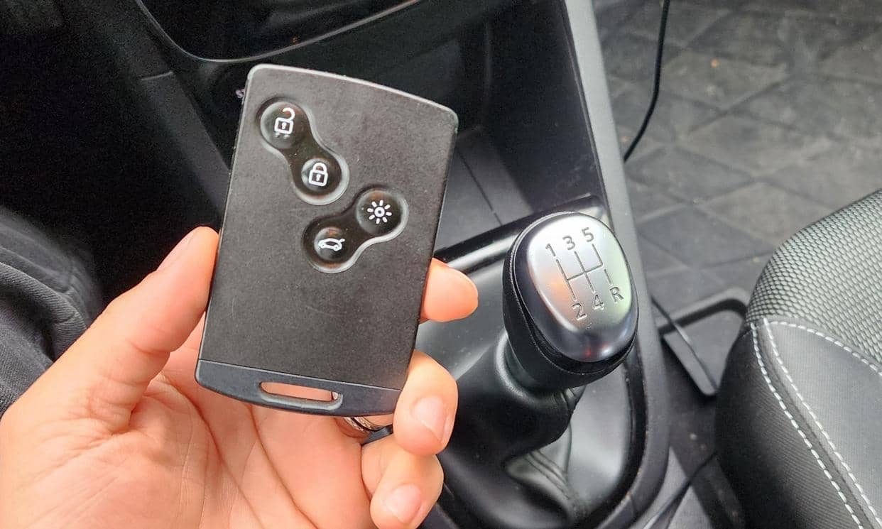 Renault CLIO IV — photo 18