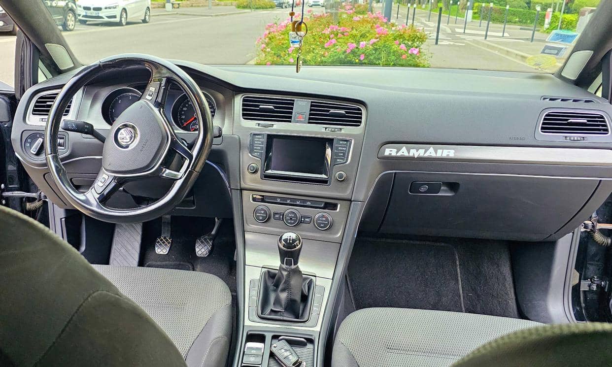 Volkswagen GOLF — photo 11