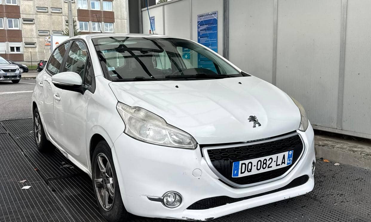 Peugeot 208 — photo 2