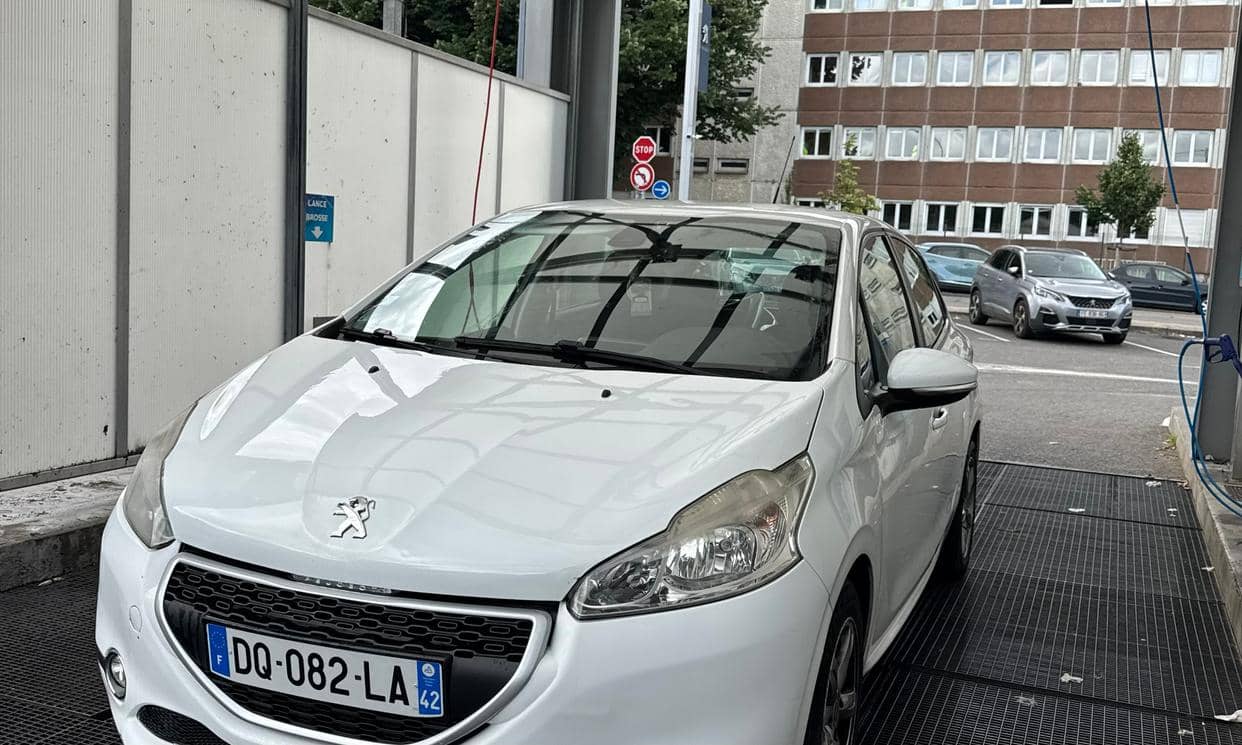 Peugeot 208 — photo 3
