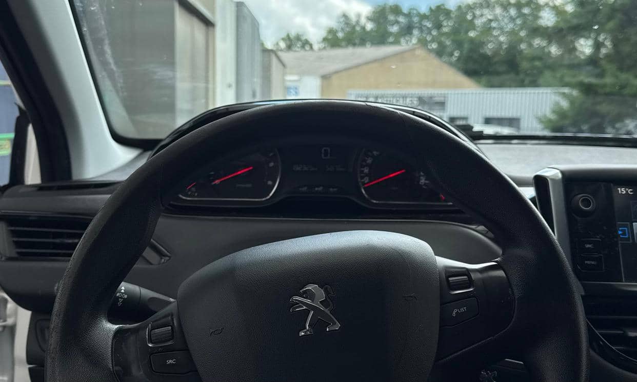 Peugeot 208 — photo 9