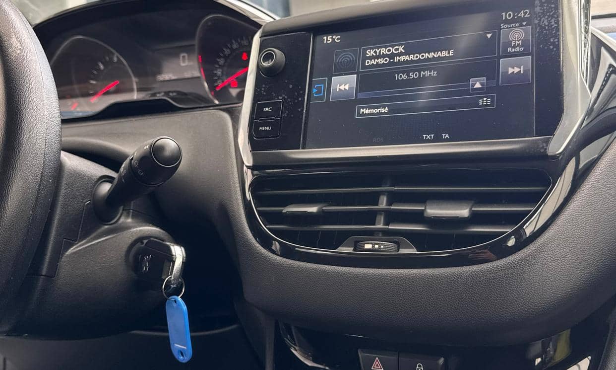 Peugeot 208 — photo 10