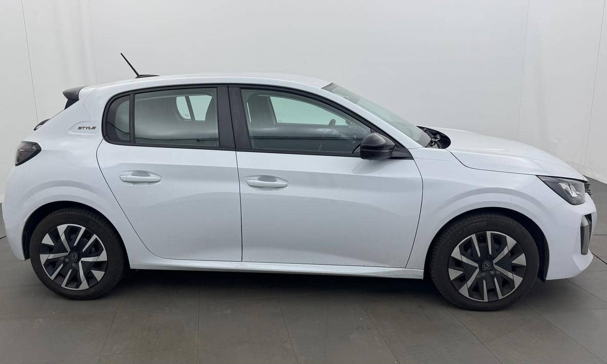 Peugeot 208 — photo 8