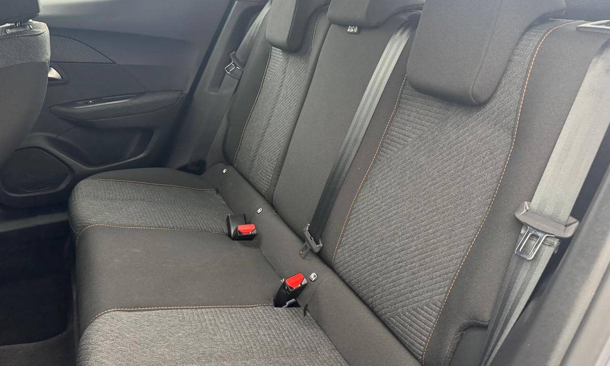 Peugeot 208 — photo 11
