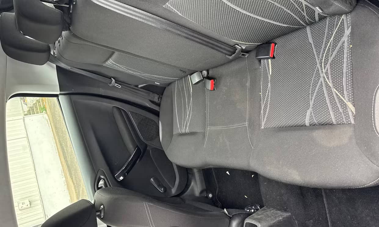 Peugeot 208 — photo 12