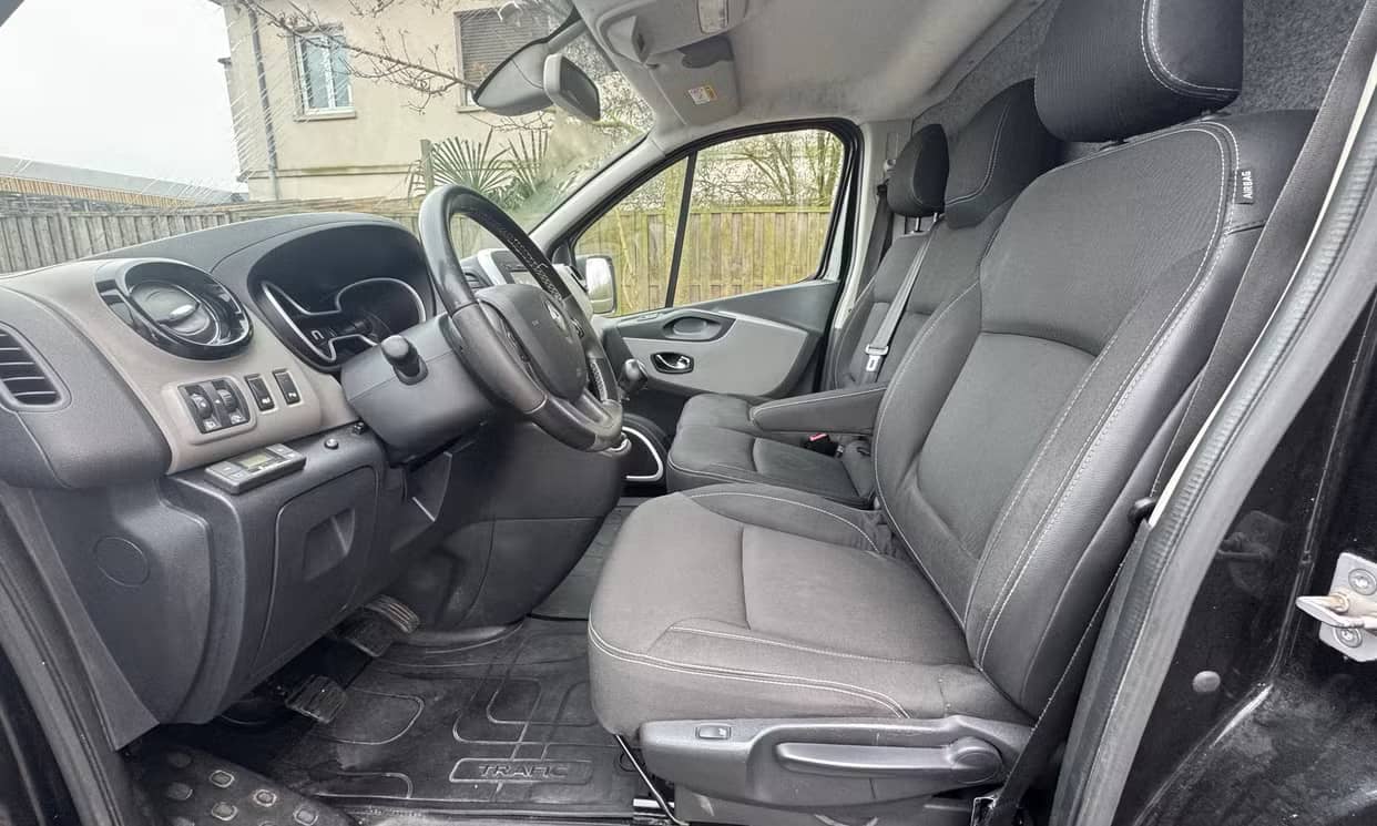 Renault TRAFIC III — photo 2