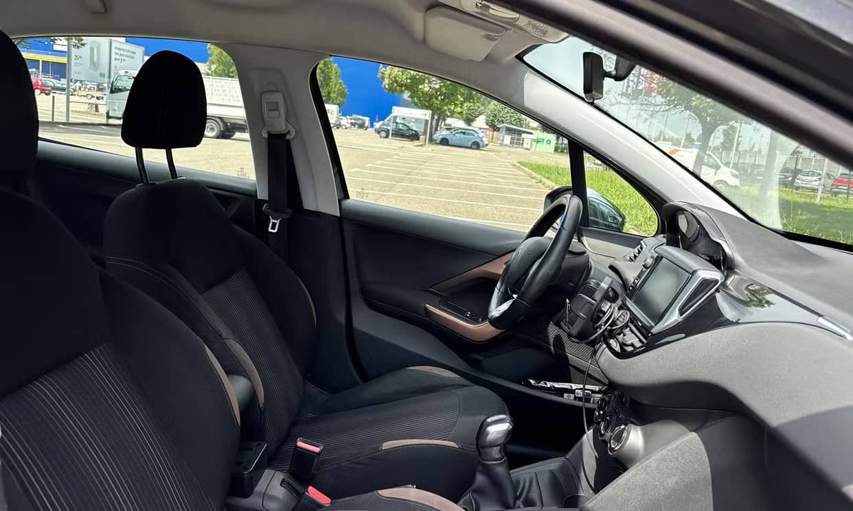 Peugeot 208 — photo 5
