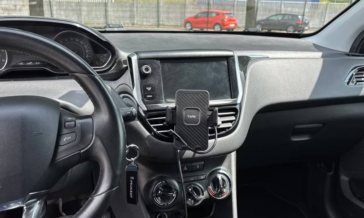 Peugeot 208 — photo 18