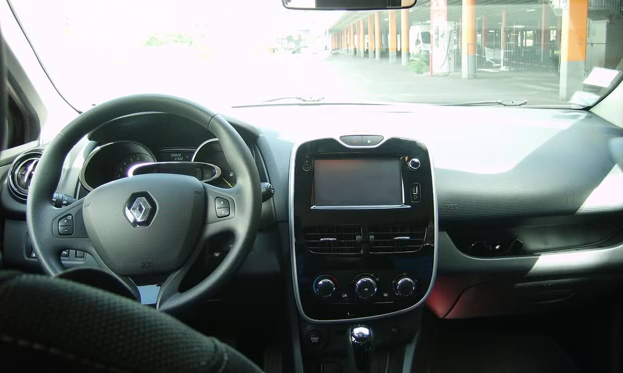 Renault CLIO IV ESTATE — photo 3