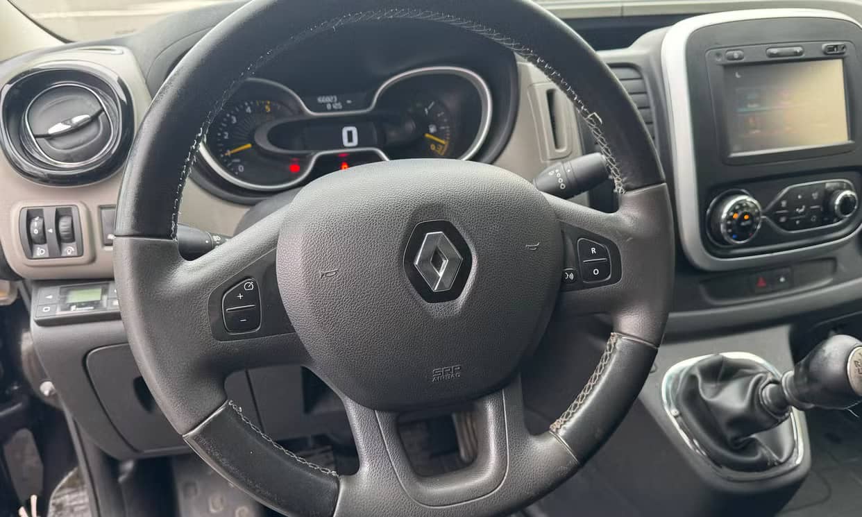 Renault TRAFIC III — photo 11
