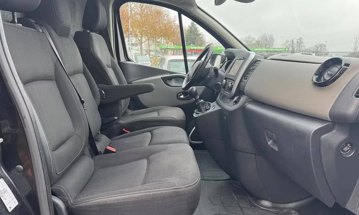 Renault TRAFIC III — photo 8