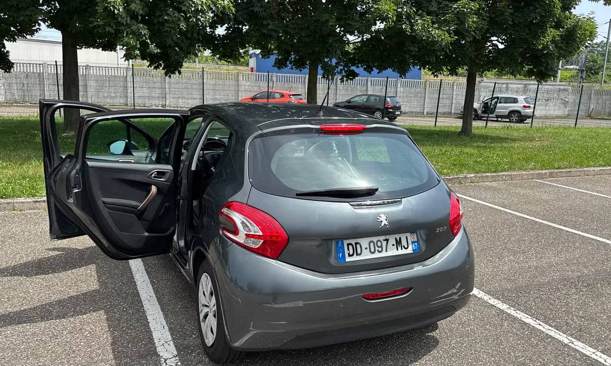 Peugeot 208 — photo 10